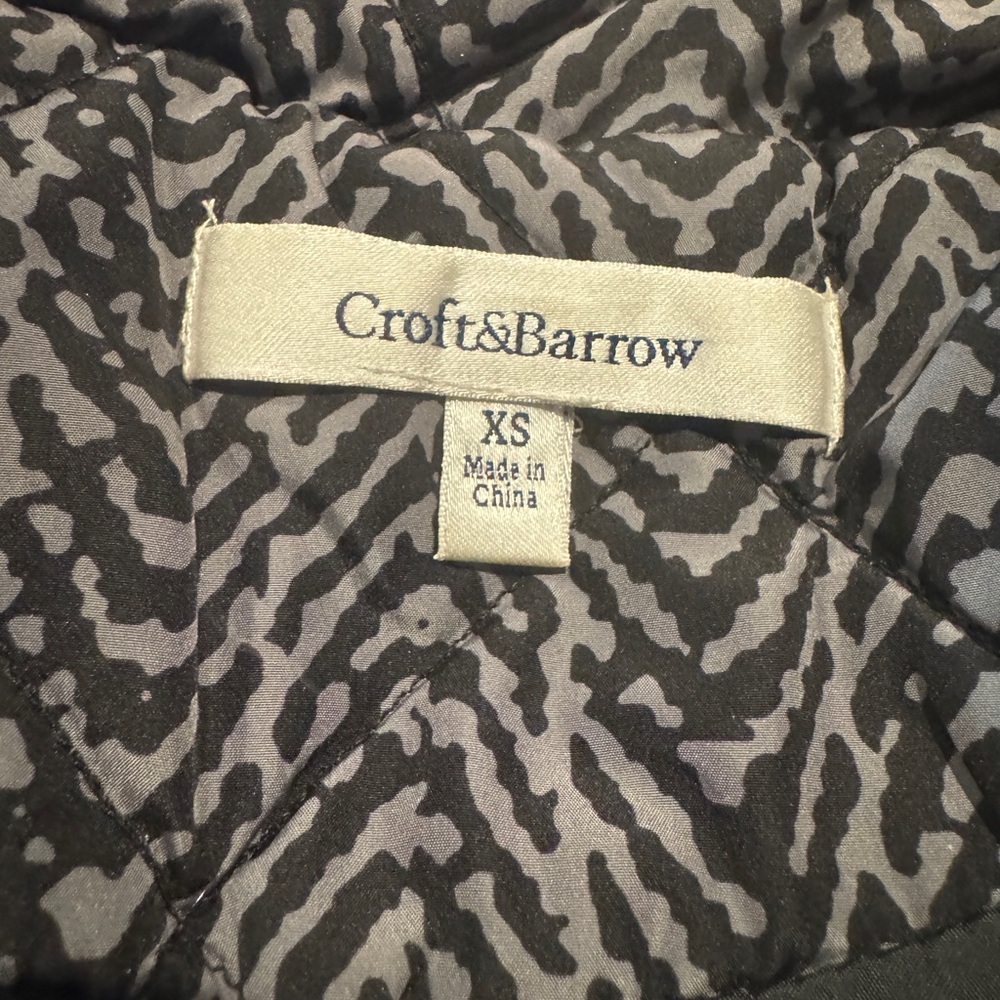 Croft & Barrow Black and Gray Chevron Vest - Picture 4 of 6